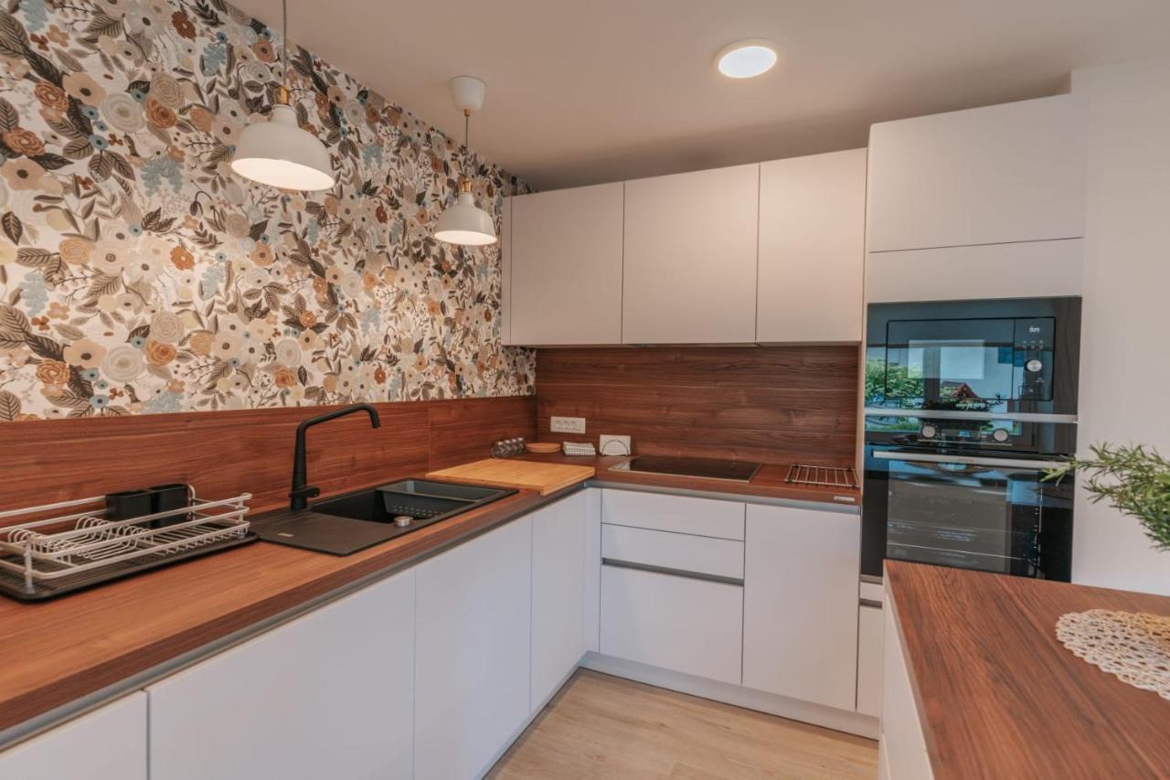Apartma Lamberger Zirovnica Luaran gambar