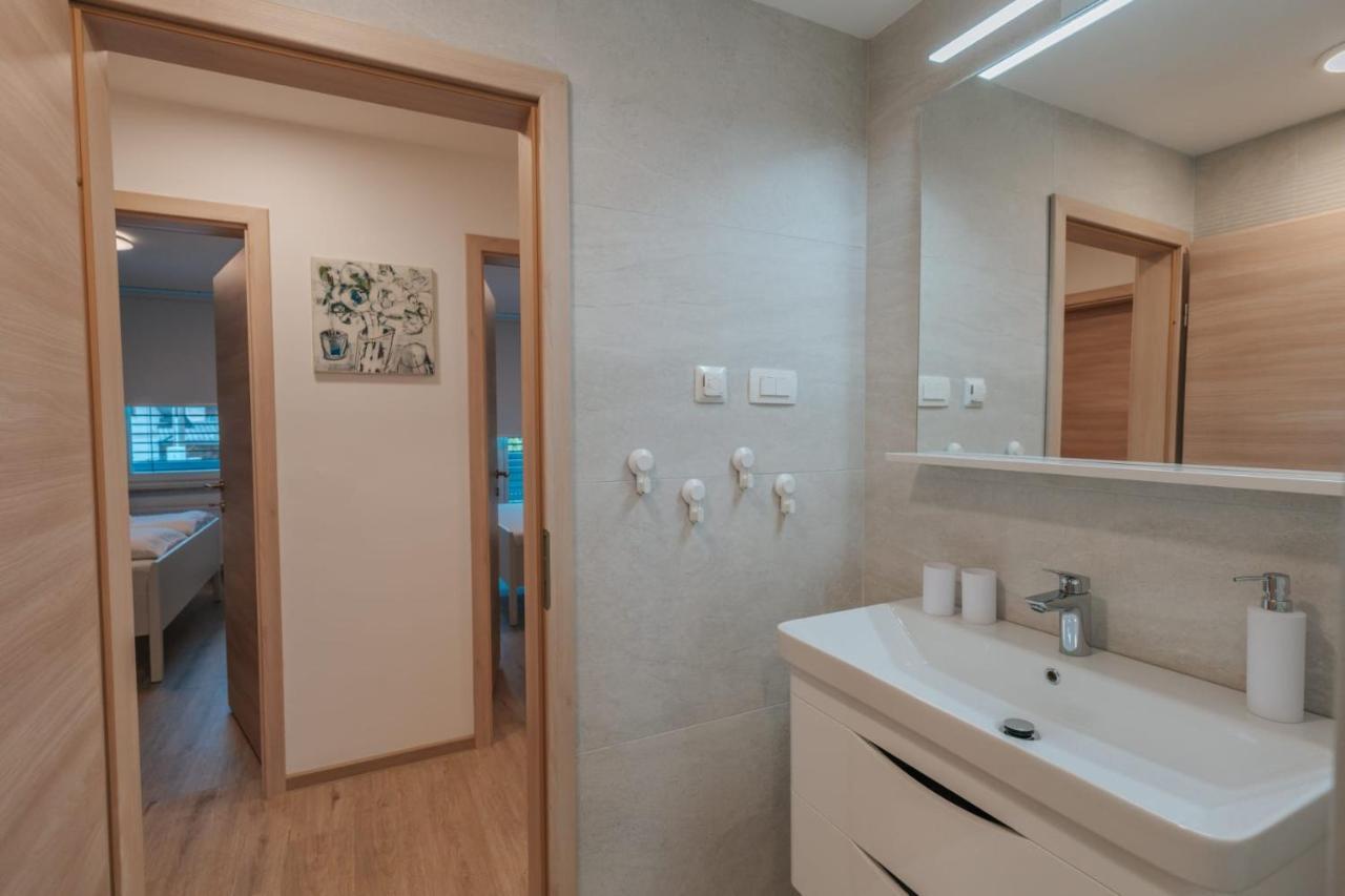 Apartma Lamberger Zirovnica Luaran gambar